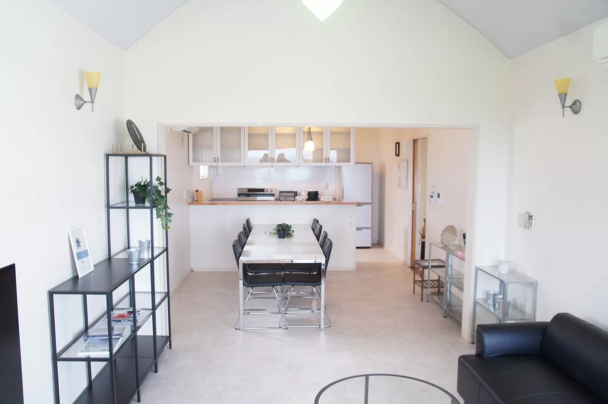 朝日が差し込むKona Gardenのリビング