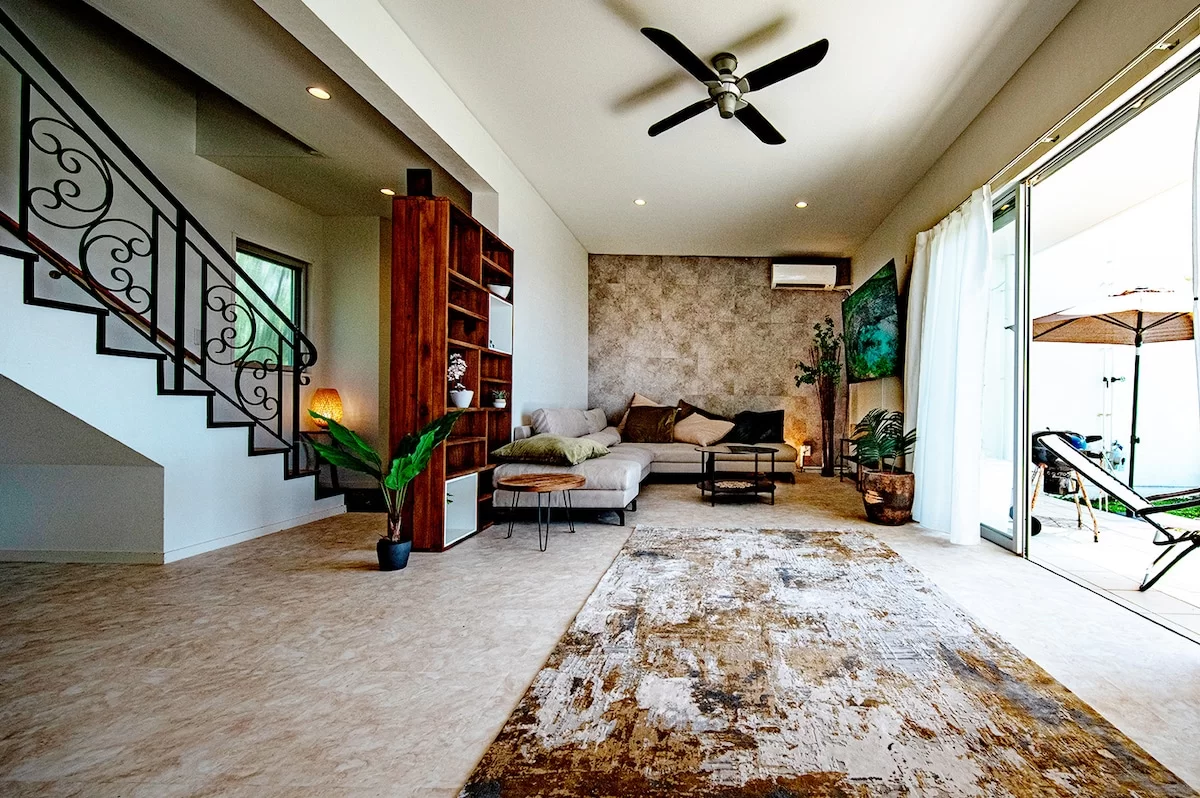 MilkyWay OKINAWA 2Fリビング＆ダイニング — オーシャンビューの開放的な空間